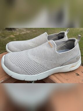 Sz 9.5 Women's SKECHERS ARCH FIT REFINE IRIS Beige Slip-on Shoes